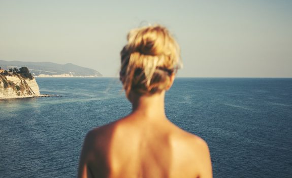 Puisten op je rug en schouders? Dit is waarom ze niet weggaan!